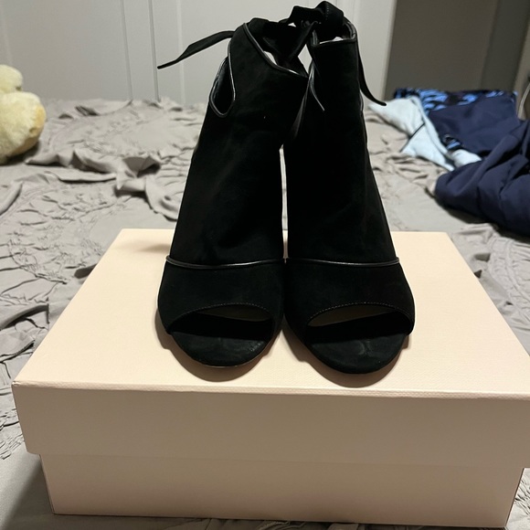 Alexandre Birman suede ankle bootie with 3-1/4 inch heel, size 38 - Picture 3 of 10